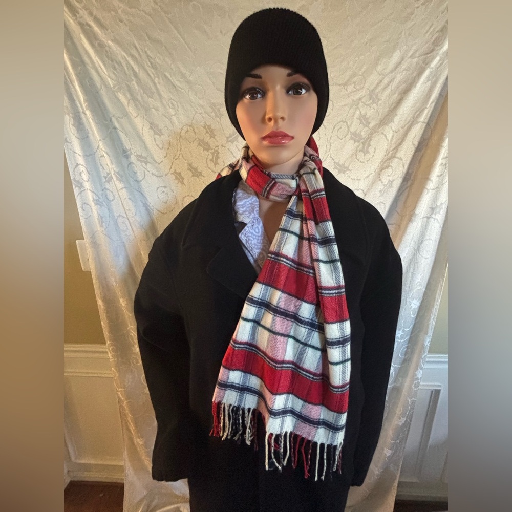 Lands End Red, White and Navy Plaid Scarf With Fringe (Good Condition)